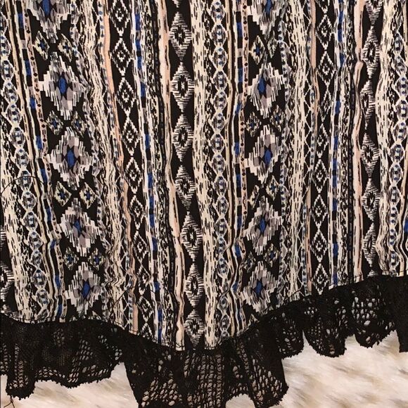 Beautiful Aztec Top - Picture 2 of 2